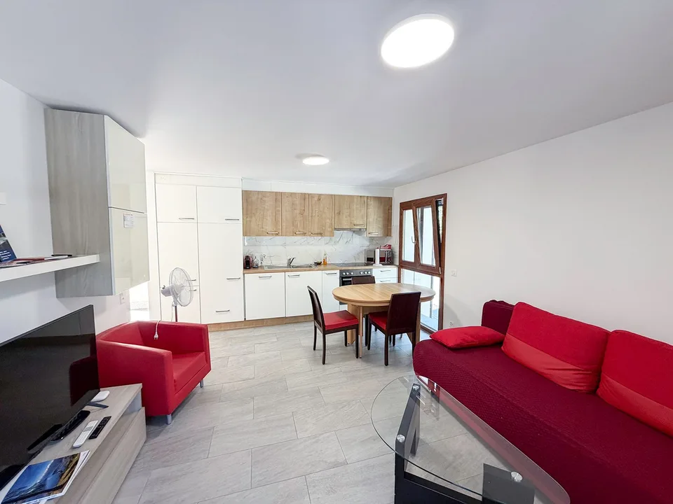 Casa con 4 appartamenti - Haus mit 4 Wohnungen - Vogorno