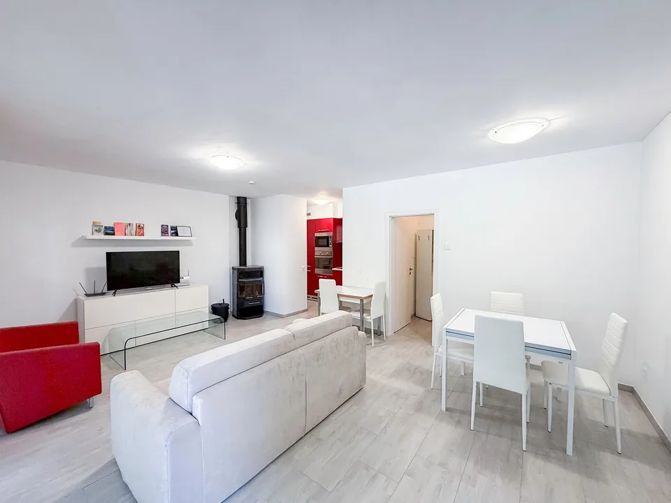 Casa con 4 appartamenti - Haus mit 4 Wohnungen - Vogorno