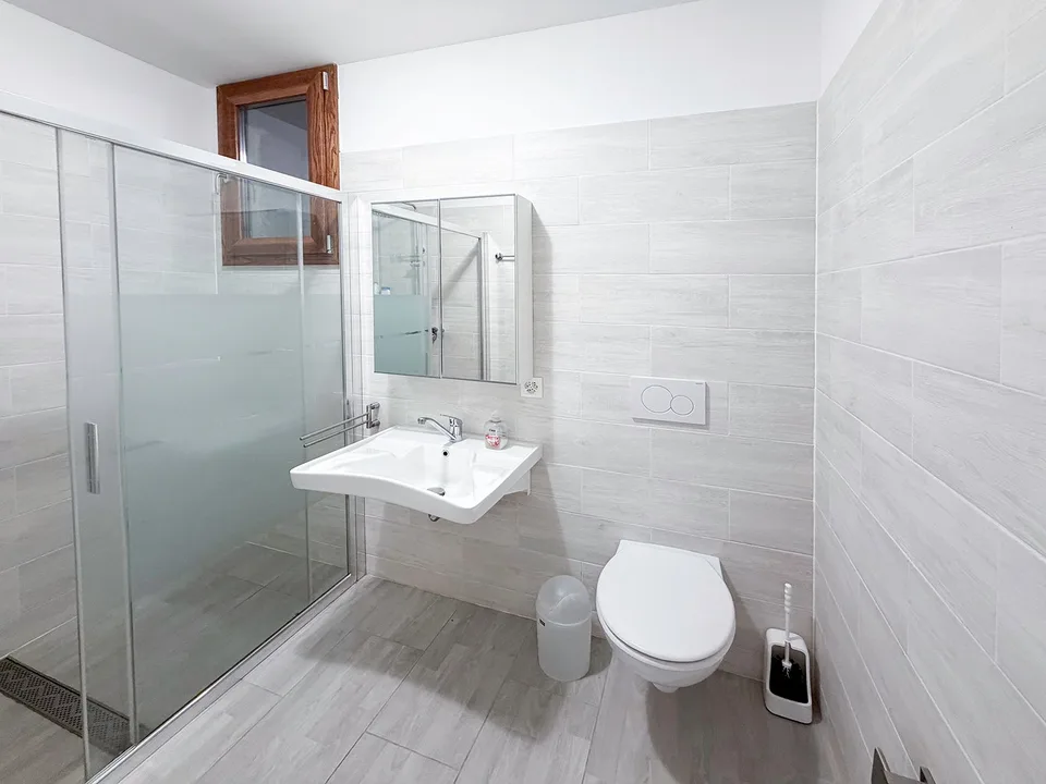 Casa con 4 appartamenti - Haus mit 4 Wohnungen - Vogorno