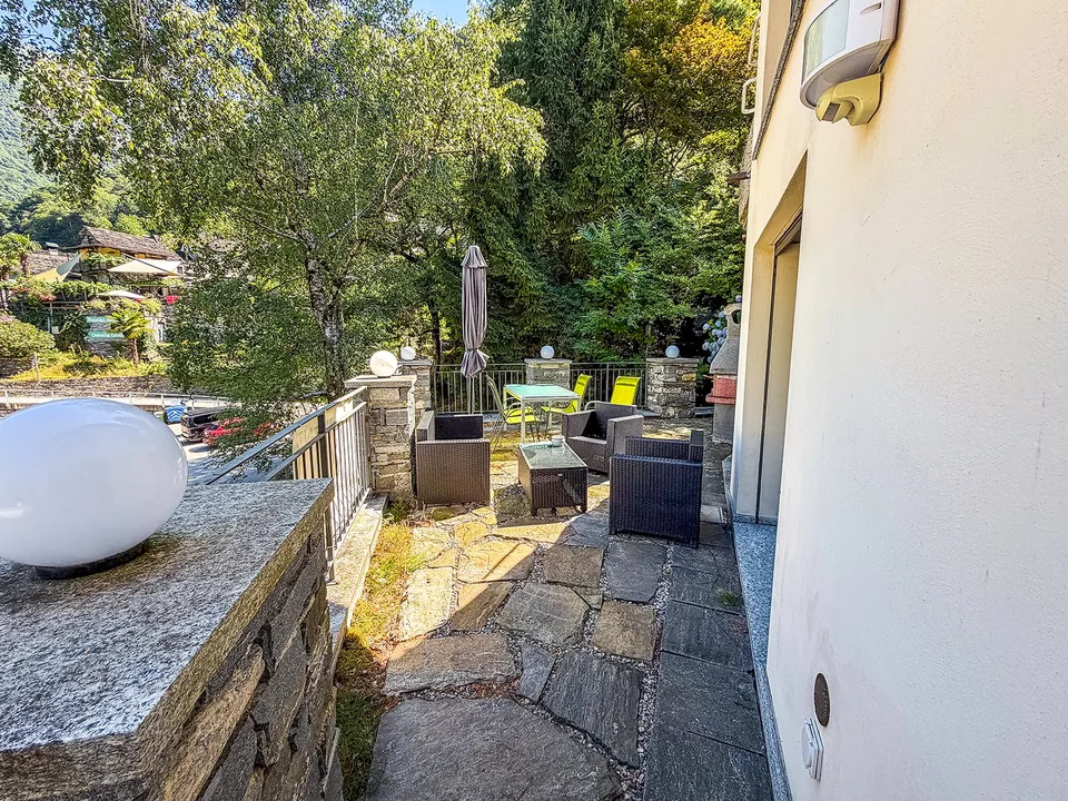 Casa con 4 appartamenti - Haus mit 4 Wohnungen - Vogorno