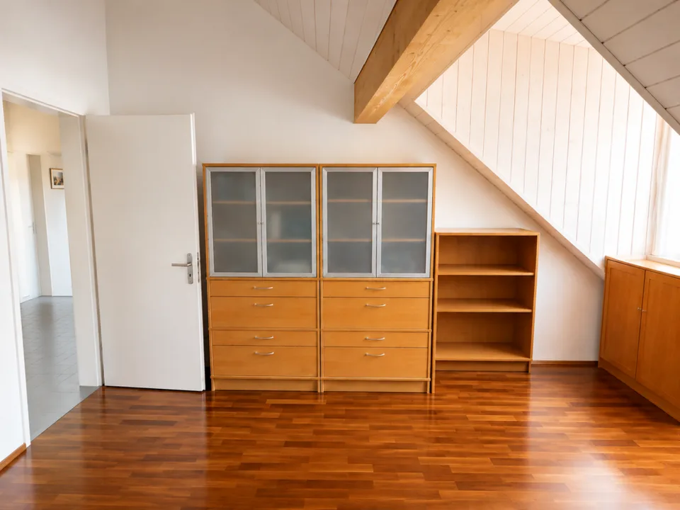Modern renovation and spacious room layout