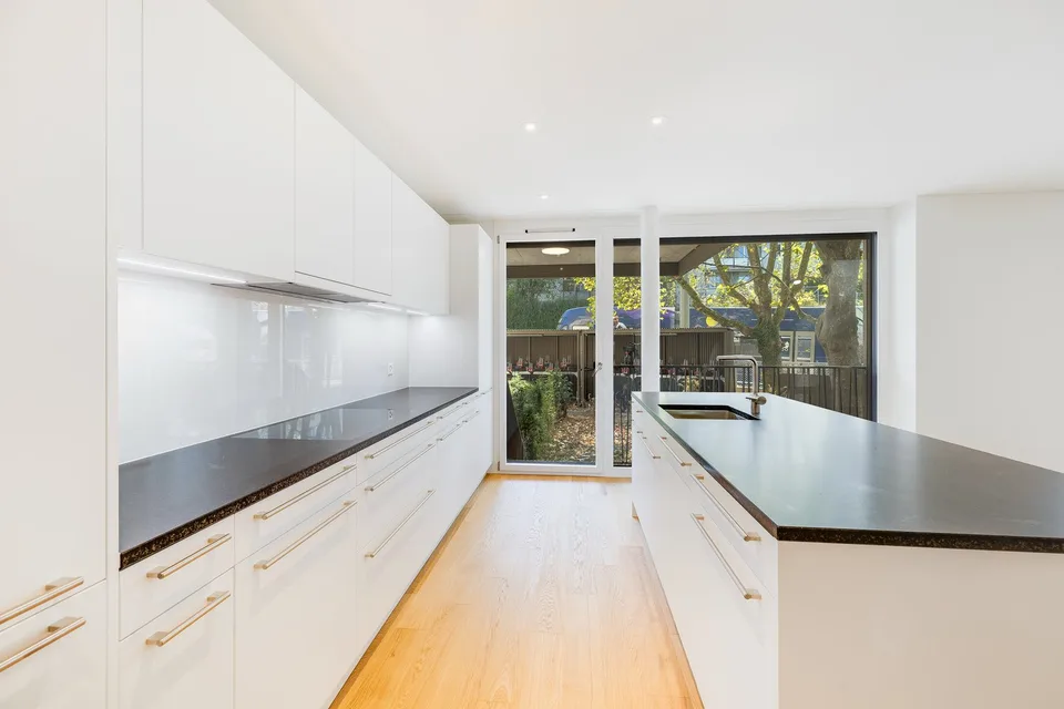 MODERNE GARTEN-MAISONETTE – URBAN WOHNEN IM GRÜNEN RIEHEN (W0.2)