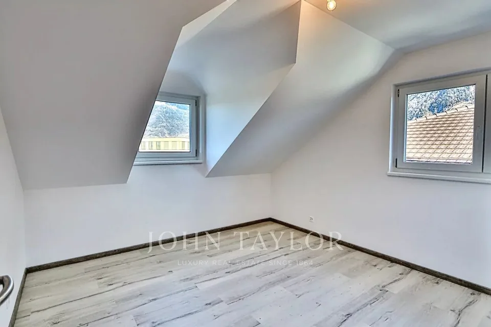Appartement attique en duplex de 5.5 pièces