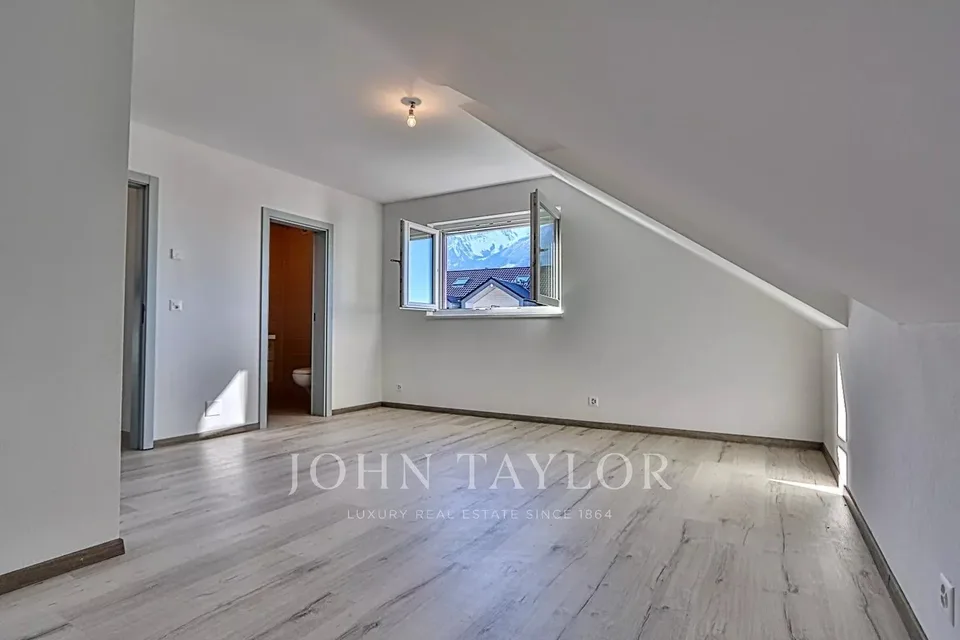 Appartement attique en duplex de 5.5 pièces