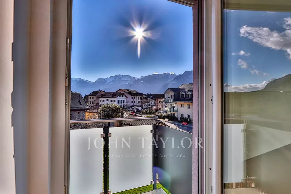 Appartement attique en duplex de 5.5 pièces