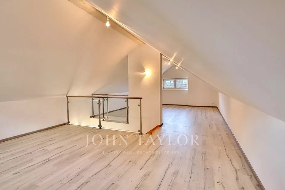 Appartement attique en duplex de 5.5 pièces