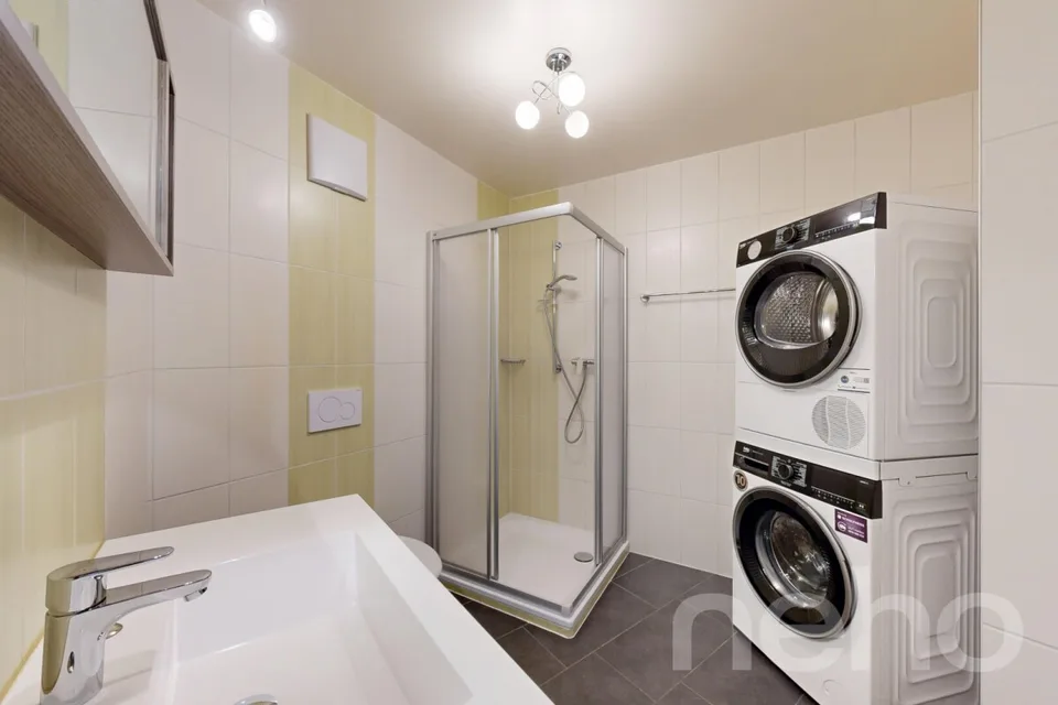 Exclusif: lumineux appartement avec grand balcon-terrasse