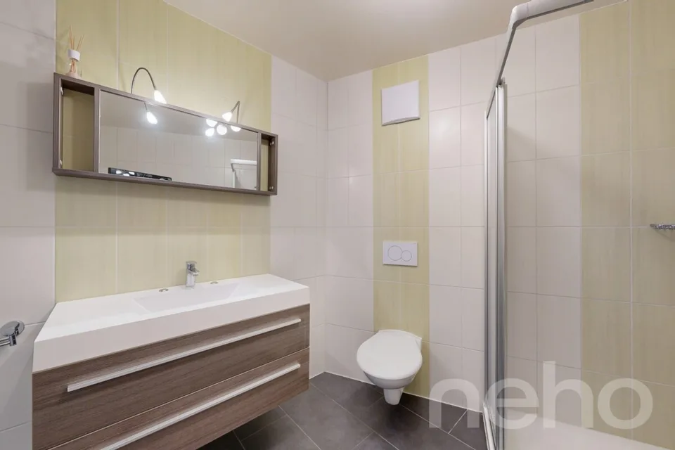 Exclusif: lumineux appartement avec grand balcon-terrasse