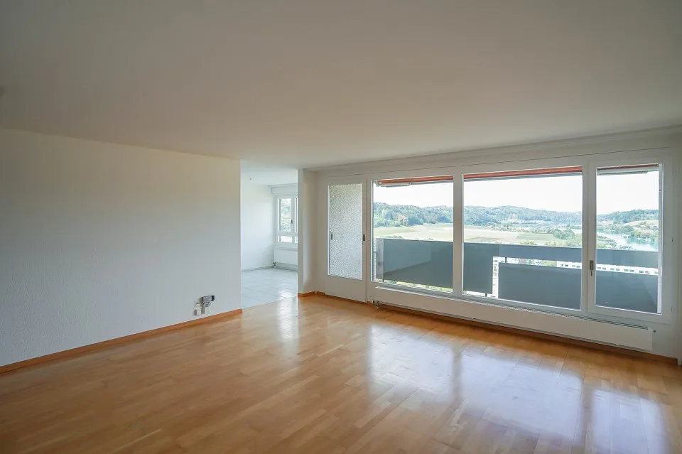 Appartement de 4½ pièces près de la ville avec vue imprenable sur l'Aare et le Wohlensee