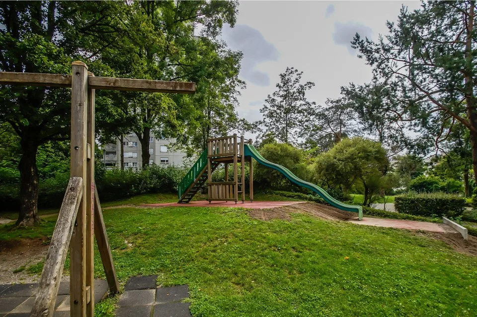 Appartement de 4½ pièces près de la ville avec vue imprenable sur l'Aare et le Wohlensee