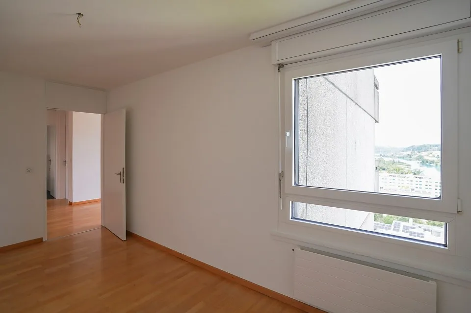 Appartement de 4½ pièces près de la ville avec vue imprenable sur l'Aare et le Wohlensee