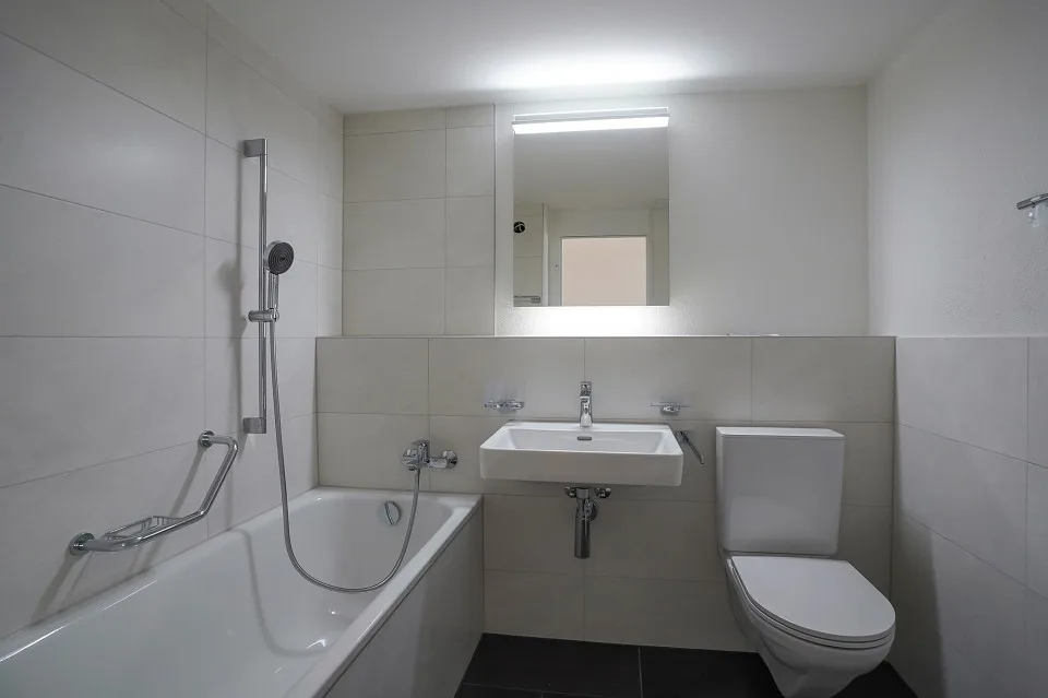 Appartement de 4½ pièces près de la ville avec vue imprenable sur l'Aare et le Wohlensee