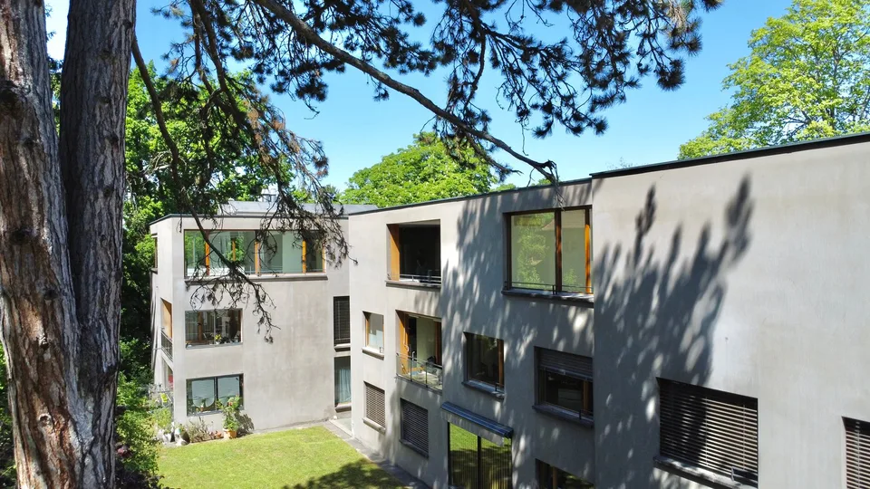 Representative 284qm Attika-Wohnung mit Lift zwei TG-Plätzen drei Balkonen und eigener Sauna