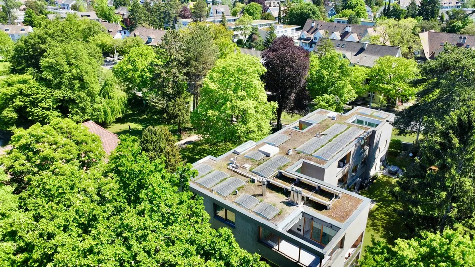 Representative 284sqm attic apartment with lift, two underground parking spaces, three balconies, and private sauna