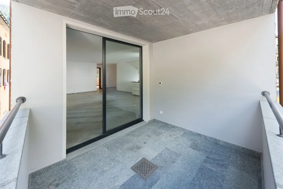 Move in & feel at home: Partially furnished 4.5-room apartment with balcony in St. Niklaus