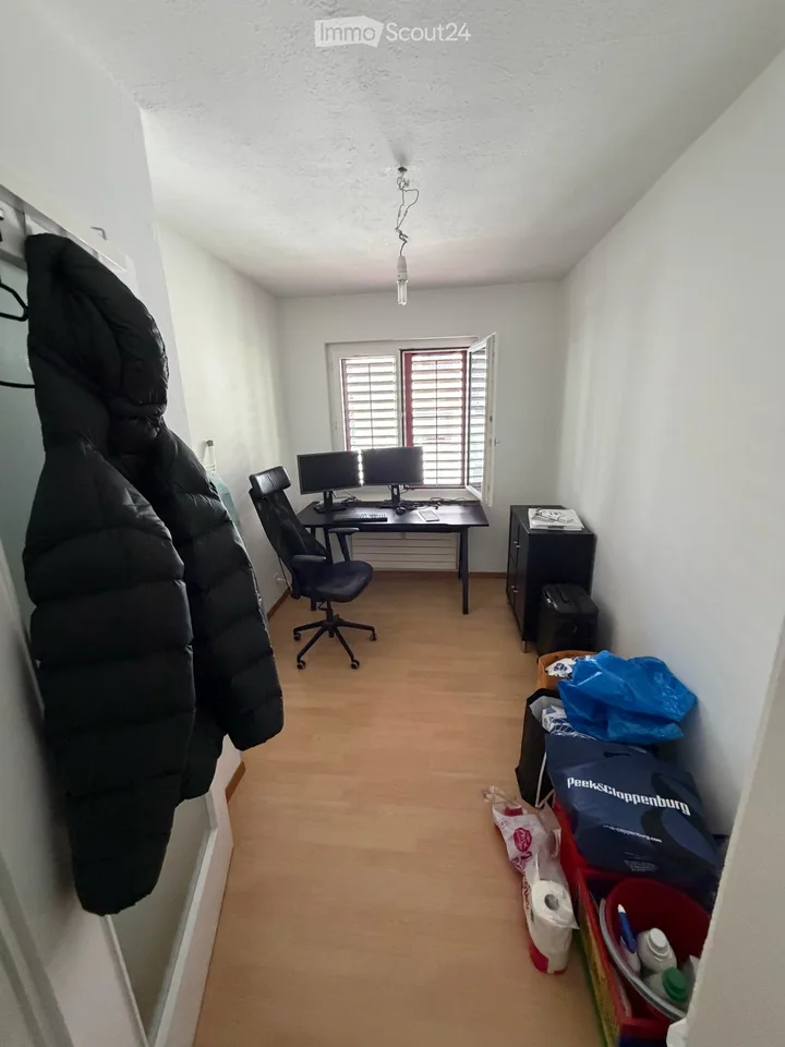 Helle 3-Zimmer-Wohnung mit Balkon an der Regensbergstrasse in Zürich-Oerlikon
