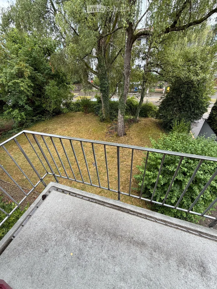 Helle 3-Zimmer-Wohnung mit Balkon an der Regensbergstrasse in Zürich-Oerlikon