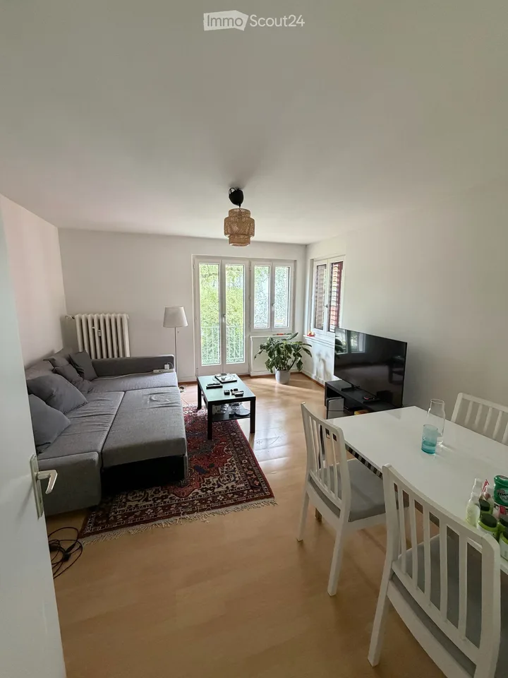 Helle 3-Zimmer-Wohnung mit Balkon an der Regensbergstrasse in Zürich-Oerlikon