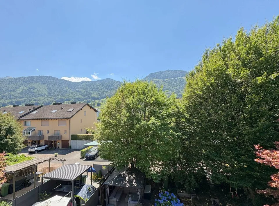 Maison mitoyenne de 4,5 pièces dans un emplacement ensoleillé et calme