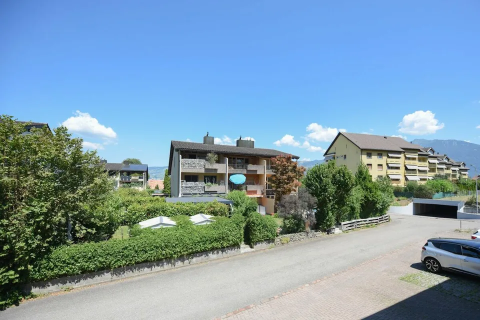 Maison mitoyenne de 4,5 pièces dans un emplacement ensoleillé et calme