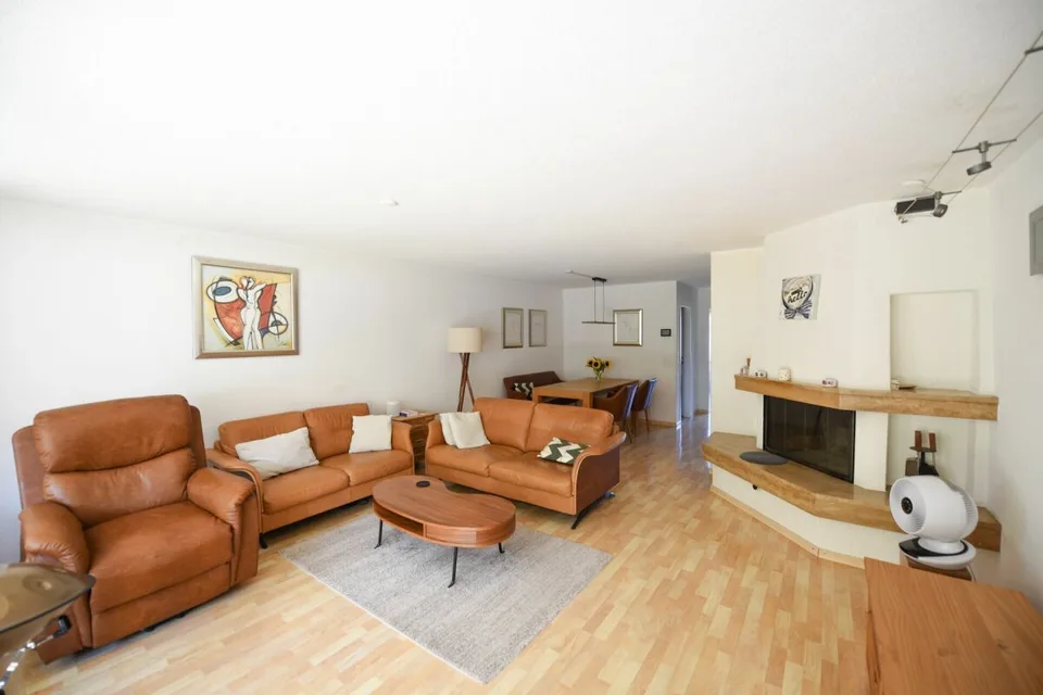 Maison mitoyenne de 4,5 pièces dans un emplacement ensoleillé et calme
