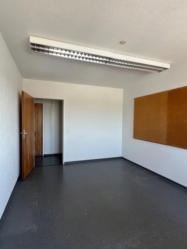 Bright office space (16 m2) with a great view