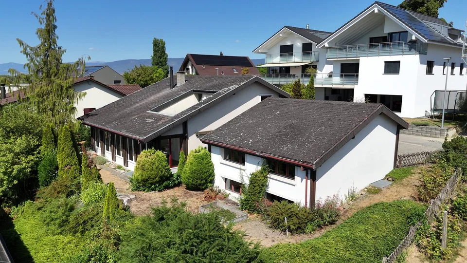 5.5-Zimmer-Einfamilienhaus mit Garten in Müntschemier kaufen