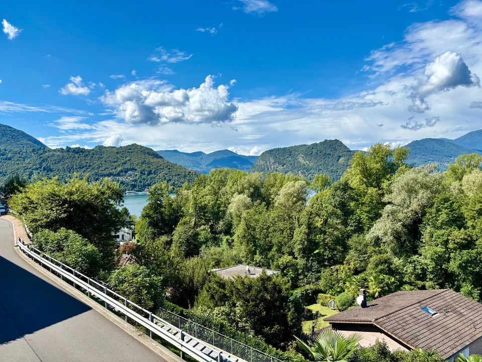 Single-family house with panoramic view in Figino + 2 plots of land