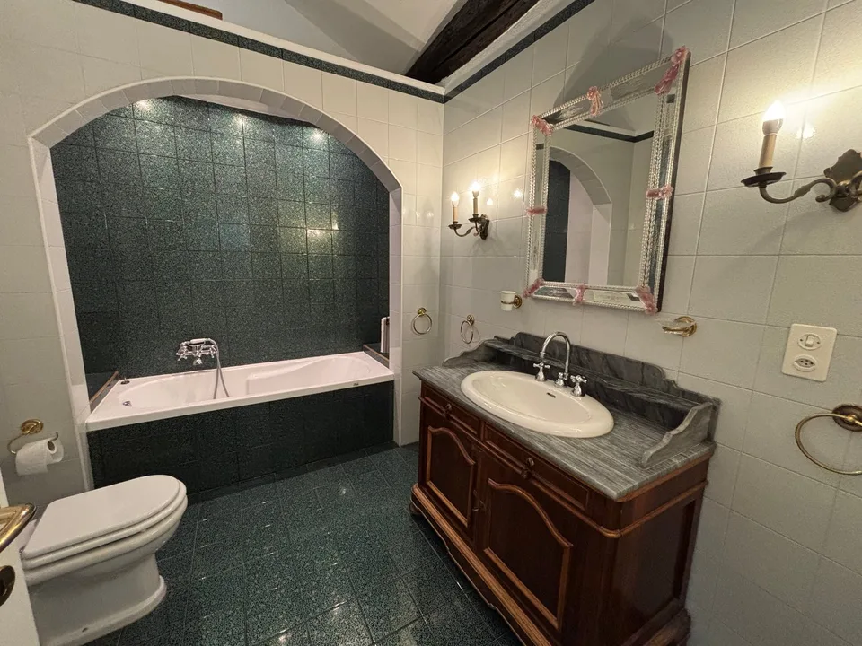 Single-family house with panoramic view in Figino + 2 plots of land