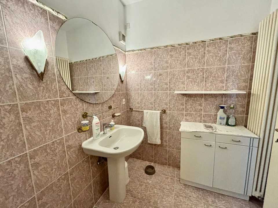 Single-family house with panoramic view in Figino + 2 plots of land
