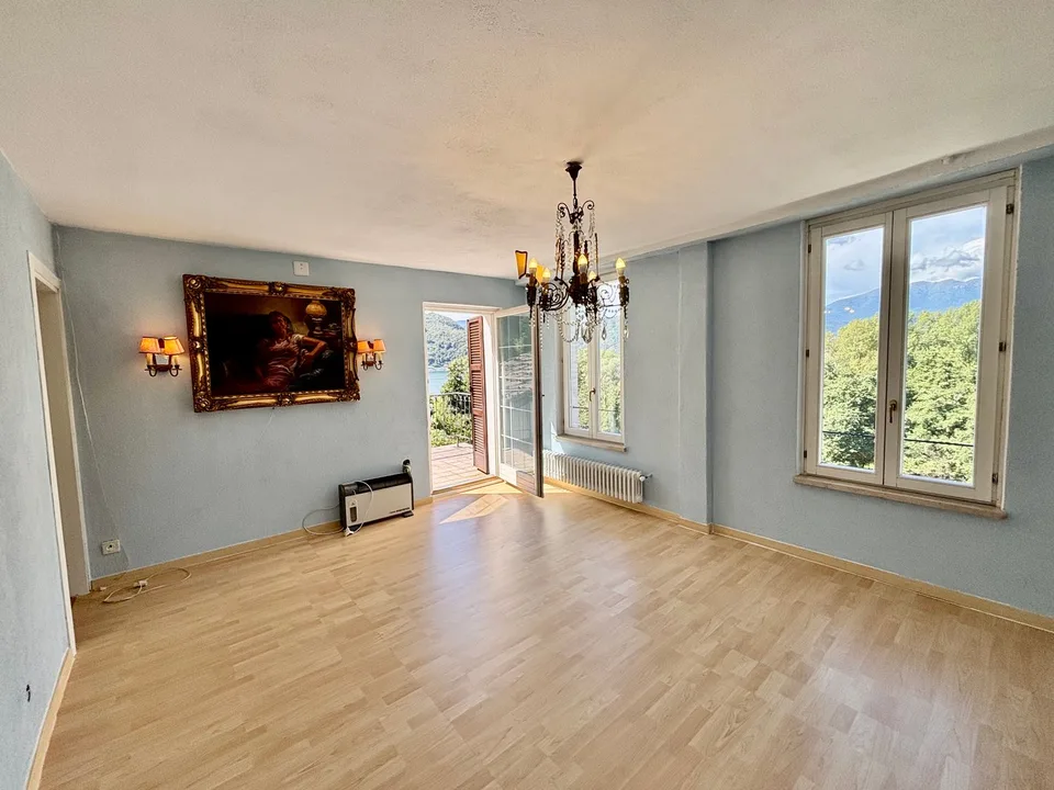 Single-family house with panoramic view in Figino + 2 plots of land