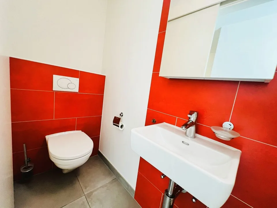 Schönes 2.5-Zimmer-Wohnung renoviert - Geräumig und hell - Schöne Aussicht - Ruhige Lage - Gut gelegen