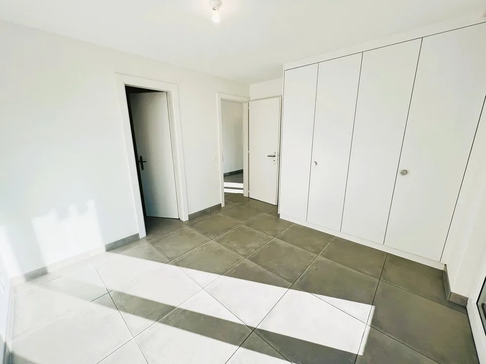 Schönes 2.5-Zimmer-Wohnung renoviert - Geräumig und hell - Schöne Aussicht - Ruhige Lage - Gut gelegen
