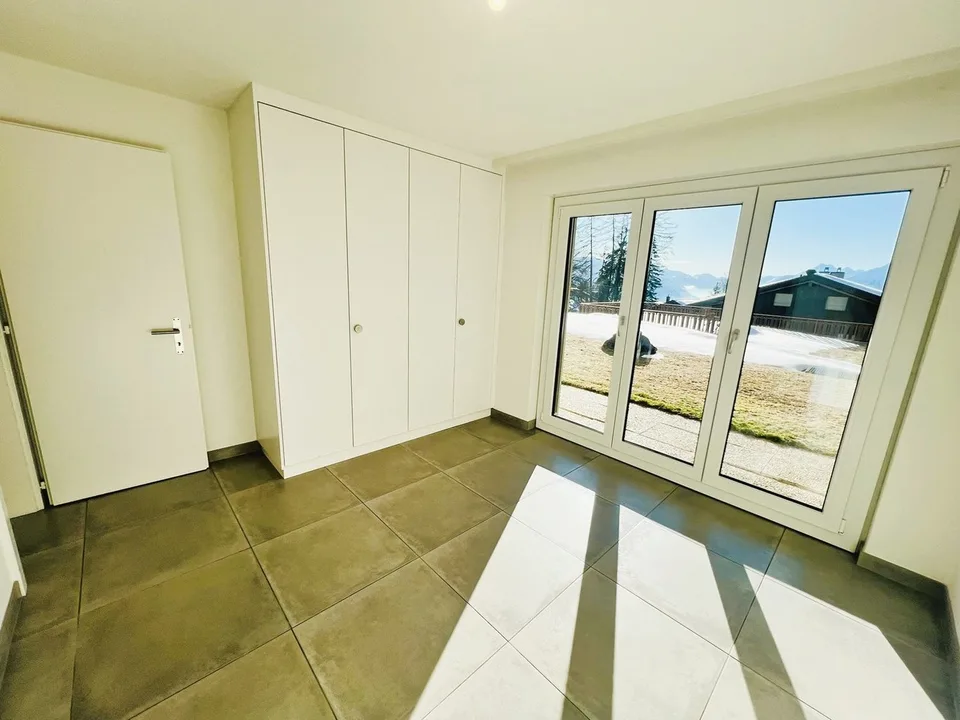 Schönes 2.5-Zimmer-Wohnung renoviert - Geräumig und hell - Schöne Aussicht - Ruhige Lage - Gut gelegen