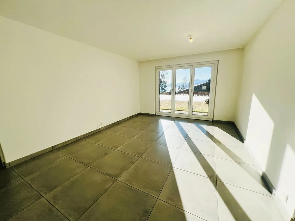 Schönes 2.5-Zimmer-Wohnung renoviert - Geräumig und hell - Schöne Aussicht - Ruhige Lage - Gut gelegen