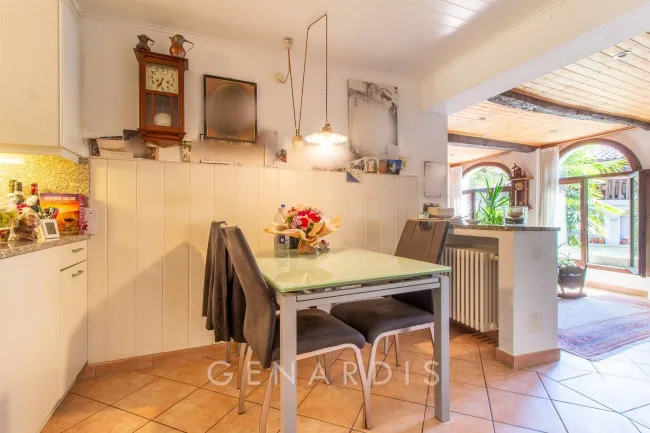Superbe maison de 8 pièces à Pura avec terrasse ensoleillée spacieuse