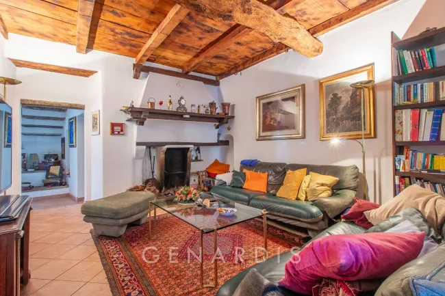 Superbe maison de 8 pièces à Pura avec terrasse ensoleillée spacieuse