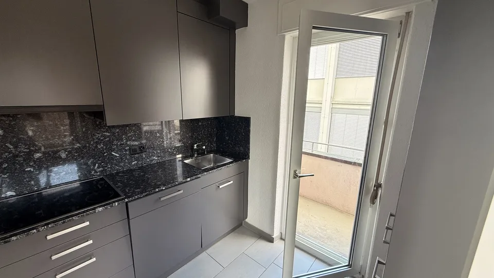 Chambre lumineuse dans un appartement de 3 pièces rénové à Zurich