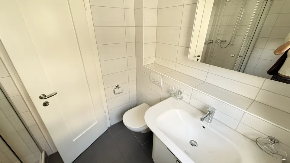 Chambre lumineuse dans un appartement de 3 pièces rénové à Zurich