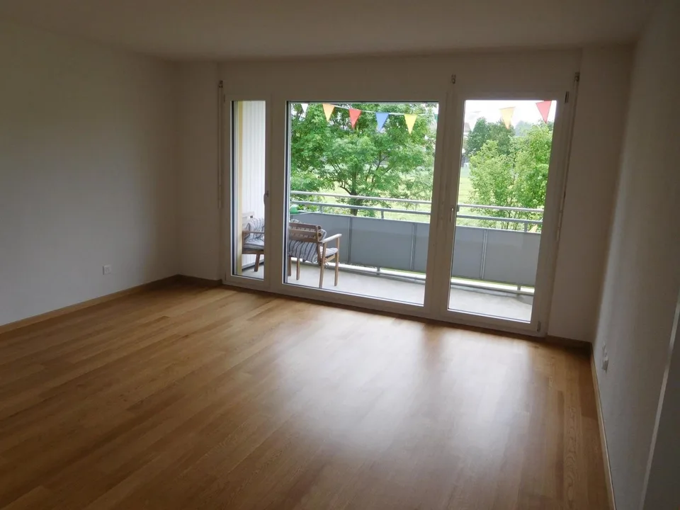 Stilvoll möblierte Wohnung mit schöner Aussicht ins Grüne