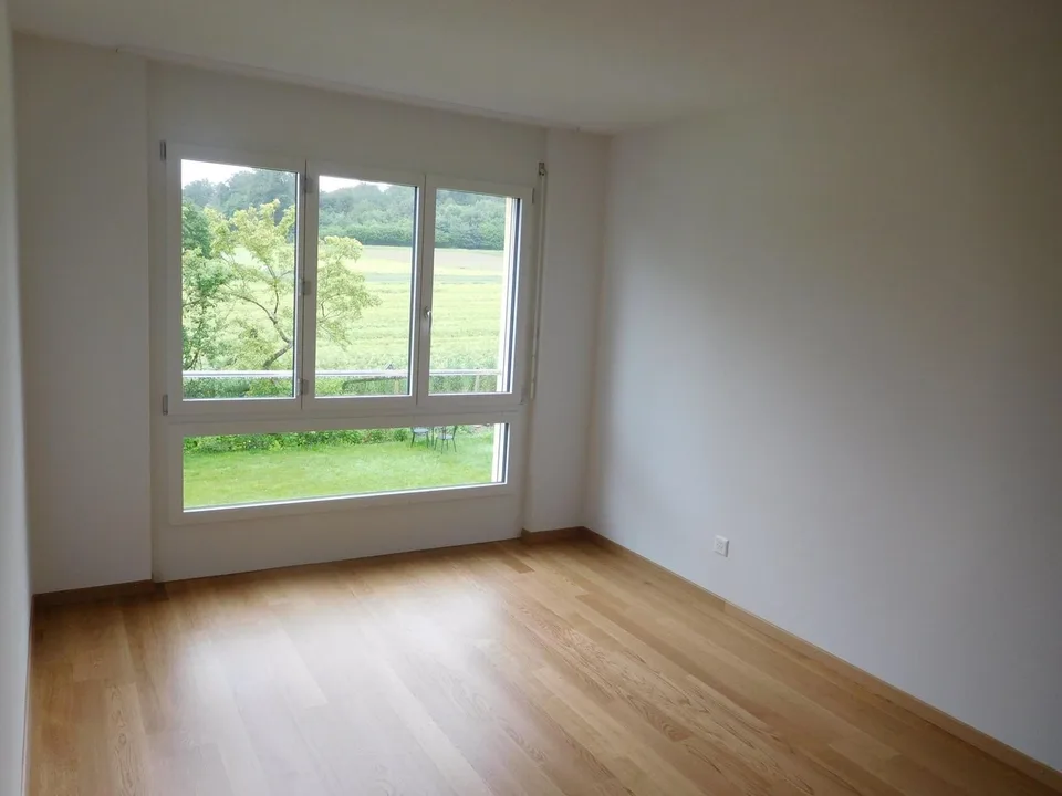 Stilvoll möblierte Wohnung mit schöner Aussicht ins Grüne