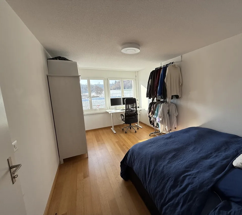 Stilvoll möblierte Wohnung mit schöner Aussicht ins Grüne