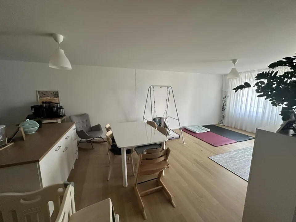 Appartement moderne 3.5 pièces à Dübendorf (Hochbord) Norme Minergie, 2 balcons, 2 caves & place de parking