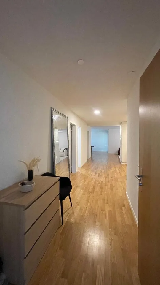 Appartement lumineux 4.5 pièces avec 127 m² & jardin d'hiver à Horgen