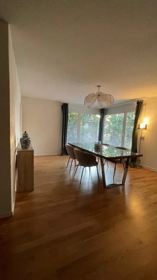 Lichtdurchflutete 4.5-Zimmer-Wohnung mit 127 m² & Wintergarten in Horgen