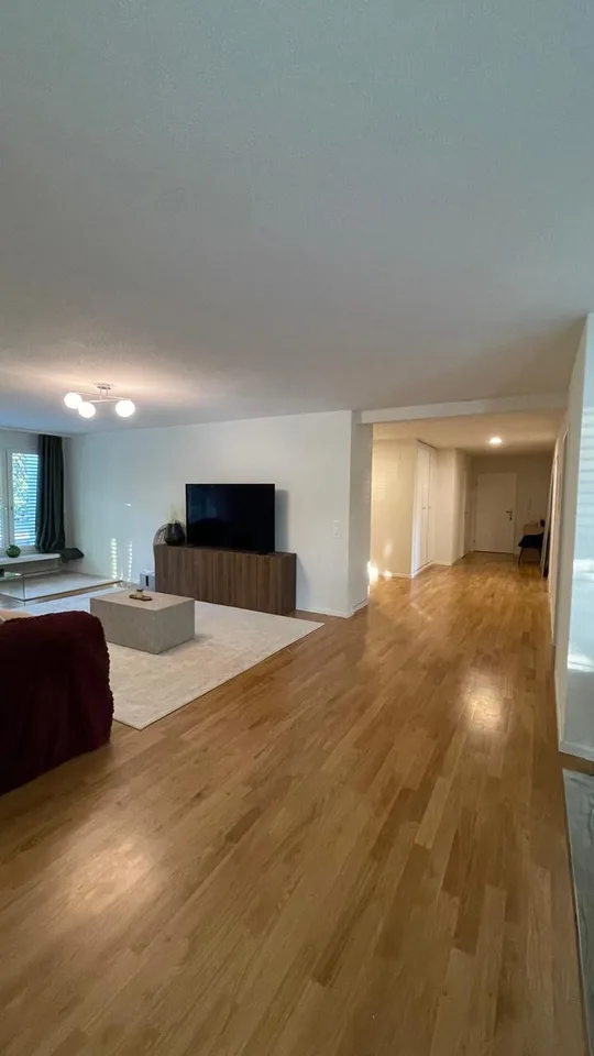 Appartement lumineux 4.5 pièces avec 127 m² & jardin d'hiver à Horgen