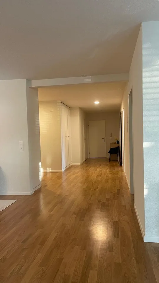 Appartement lumineux 4.5 pièces avec 127 m² & jardin d'hiver à Horgen