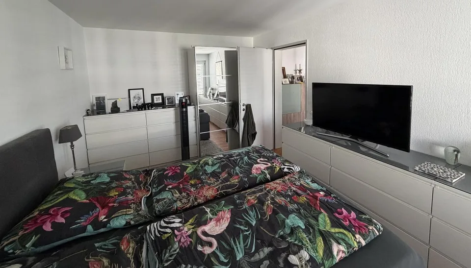 Appartamento di 2 camere, situato in centro e ben collegato a Dübendorf