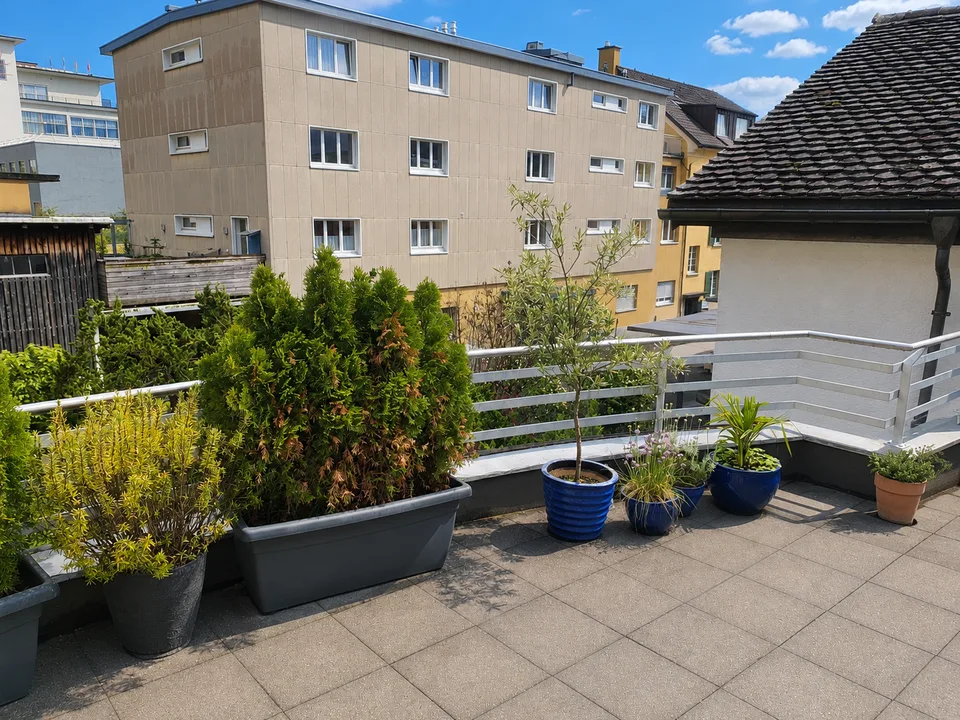 Charmante 4.5-Zimmer-Maisonettewohnung mit Balkon und Bergblick in Altdorf