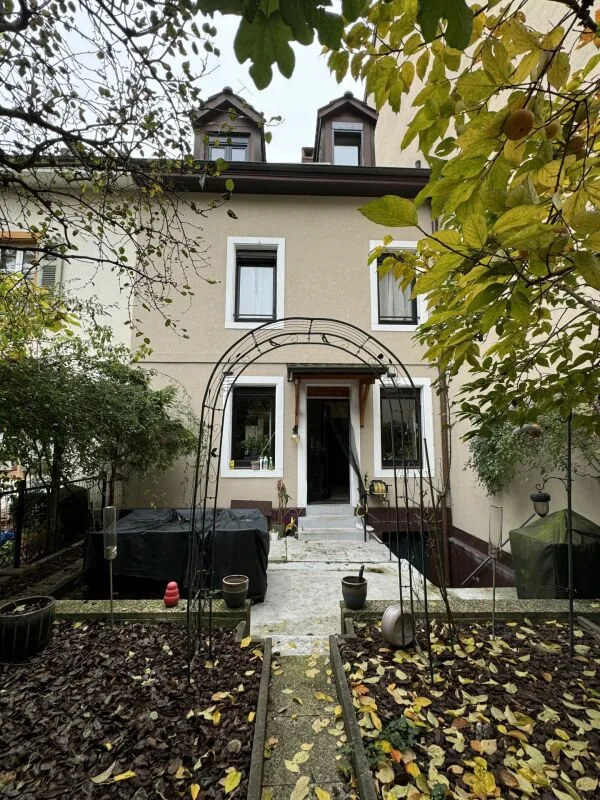 6-Zimmer-Stadthaus mit eigenem Garten